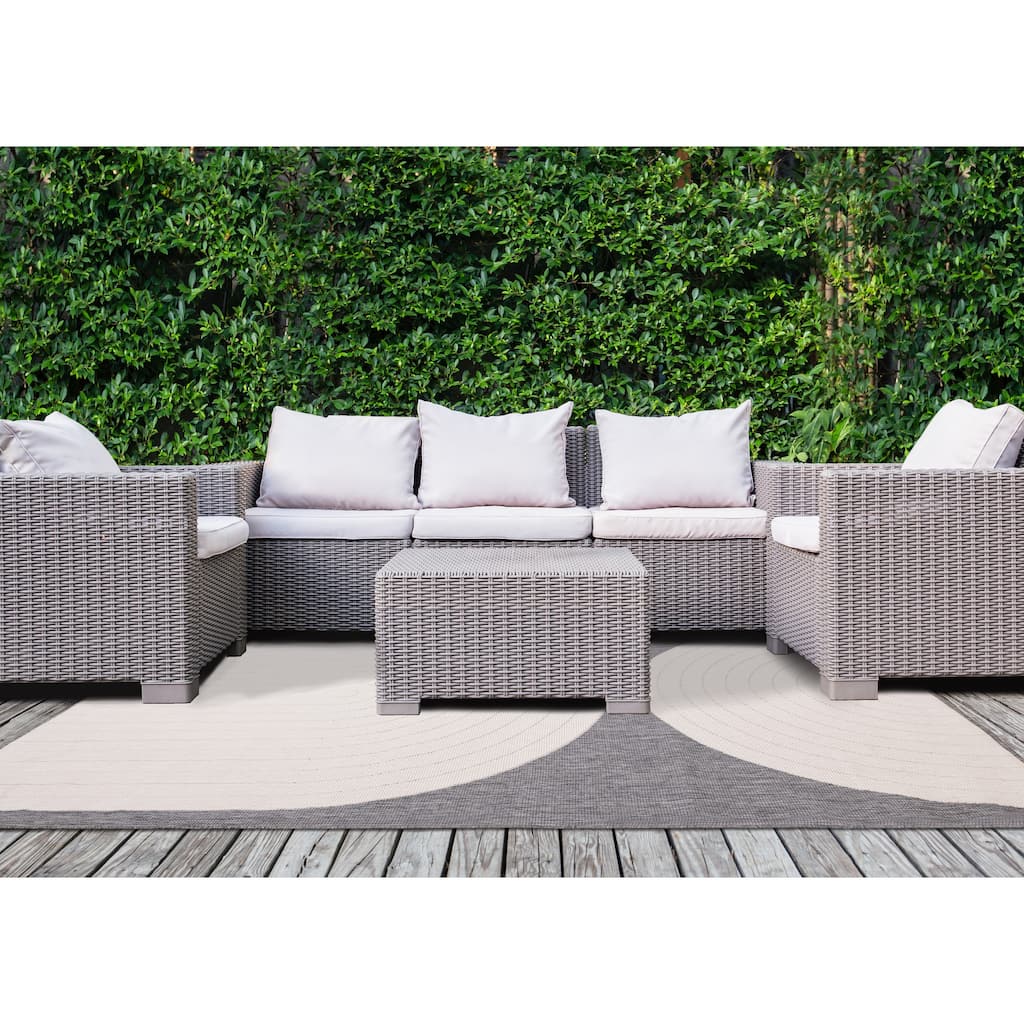Grey White Double Arches Indoor/Outdoor Rug