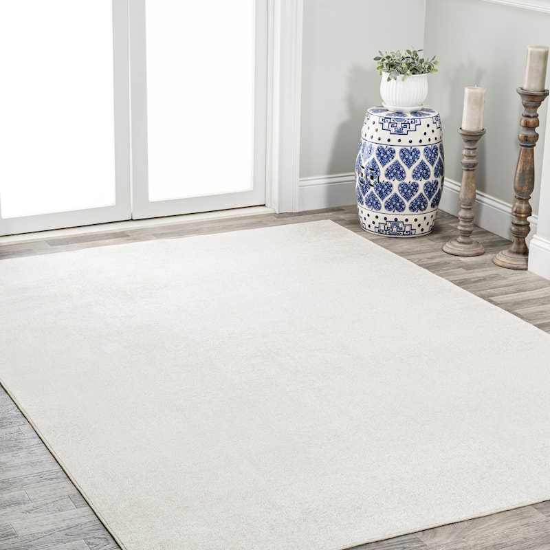 JONATHAN Y Fawning Classic Solid Low-Pile Machine-Washable Terra Area Rug