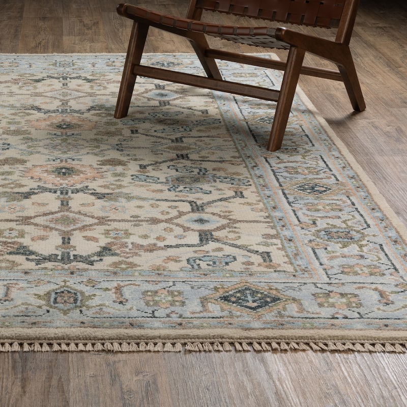Maylin Traditional Oriental Ivory/ Light Blue Area Rug