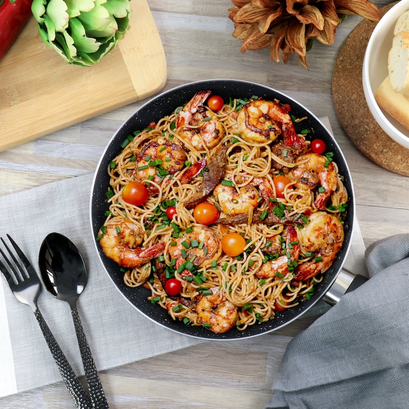 9.5 Inch Aluminum Nonstick Frying Pan in Red