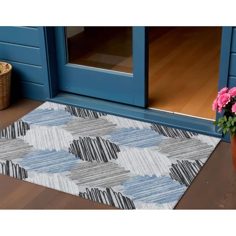 HomeRoots Geometric Transitional Rectangle Outdoor Rug - 3' x 5'