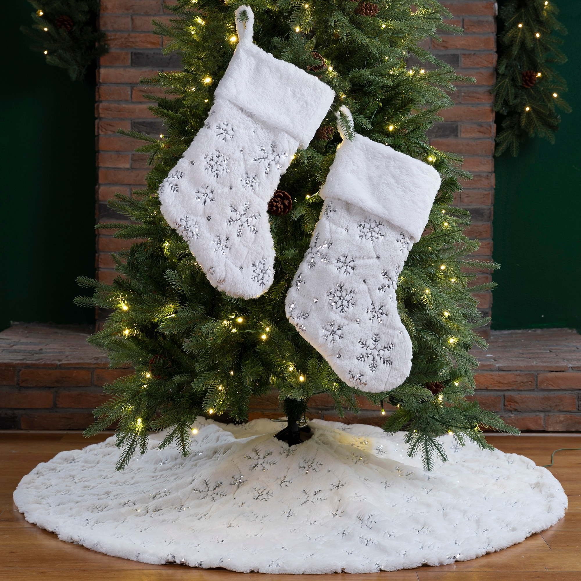 Glitzhome Set of 3 Red or White Snowflake Christmas Stocking and Tree Skirt Decoration