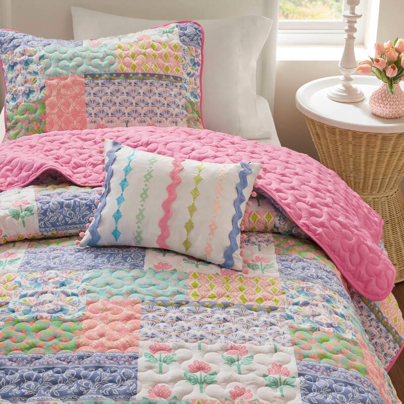 Intelligent Design Nellie Quilt Set