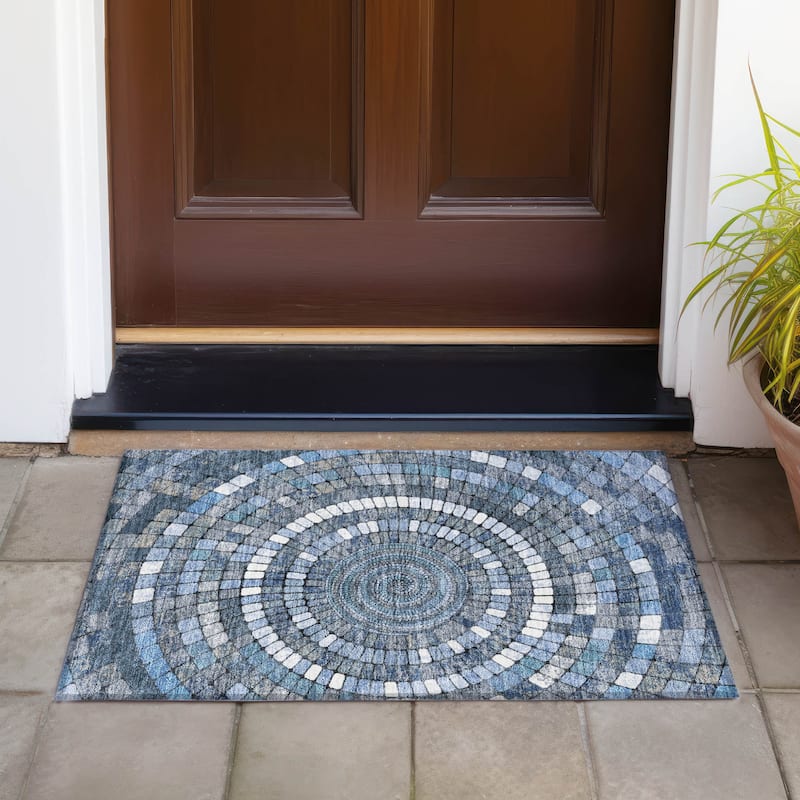 Machine Washable Indoor/Outdoor Contemporary Pinwheel Chantille Rug - Navy - 1'8" x 2'6"