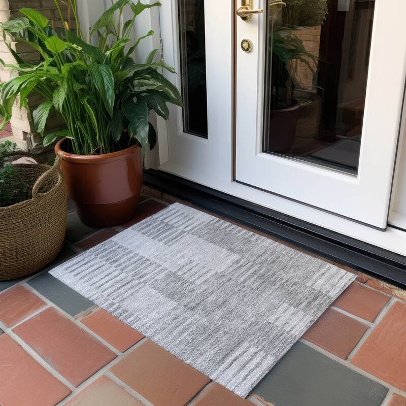 Machine Washable Indoor/ Outdoor Chantille Contemporary Geometric Rug