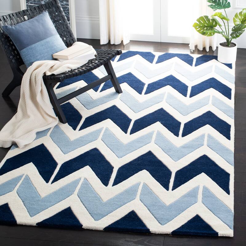 SAFAVIEH Handmade Chatham Elizabeta Modern Wool Rug - 5' x 8' - Dark Blue/Light Blue