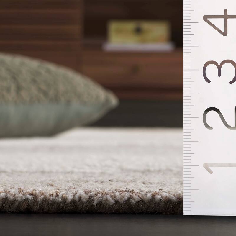 SAFAVIEH Handmade Abstract Ronnaug Wool Rug