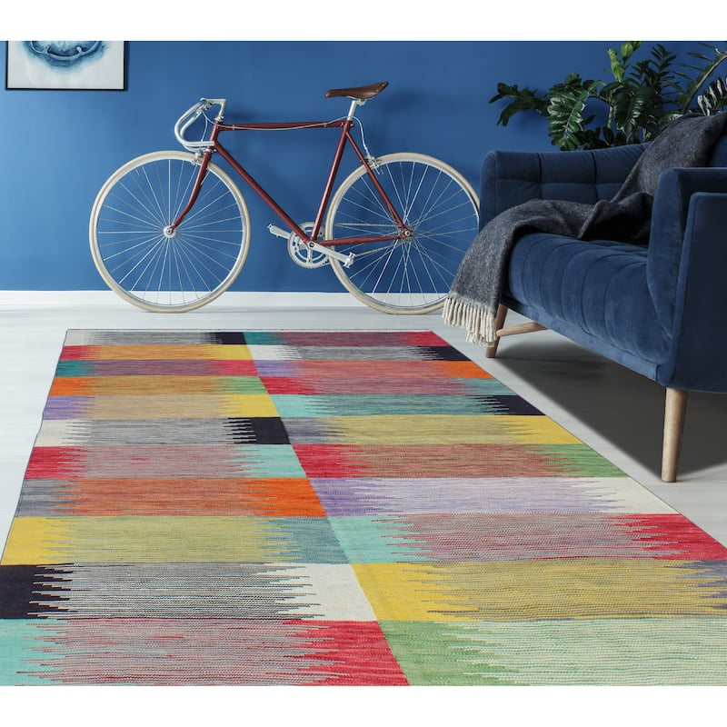 Modern Flatweave Qaljan Ivory/Black Rug - 5'7" x 8'1"
