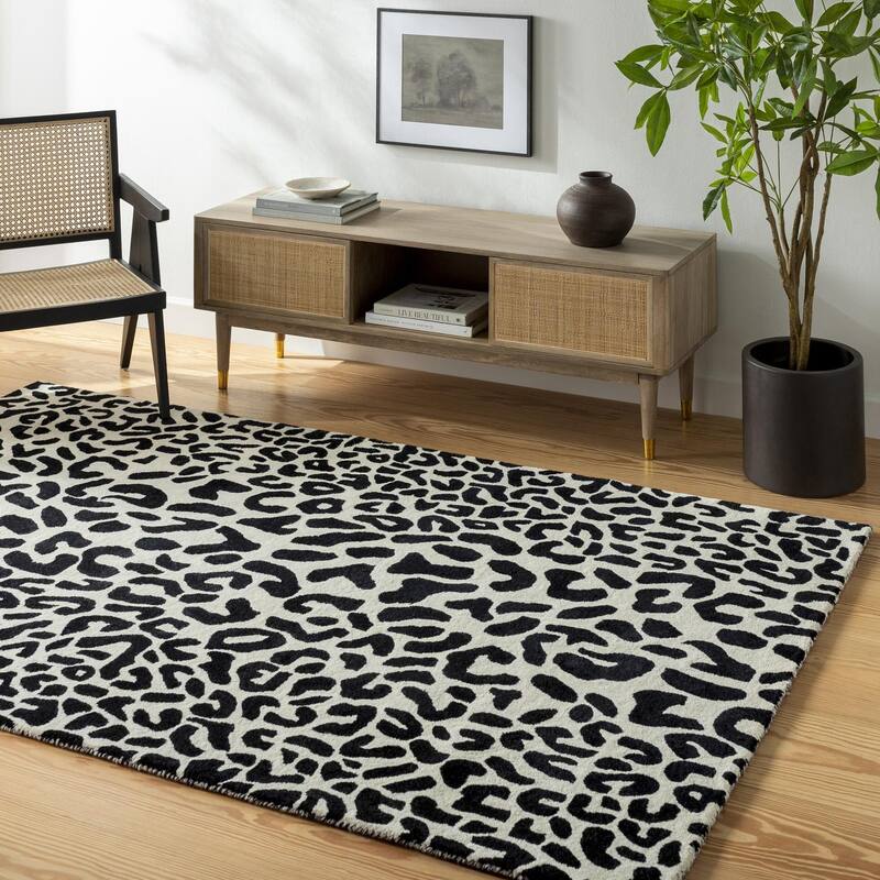 Hand-tufted Jungle Animal Print Wool Area Rug - 5' x 8' - Black/Butter
