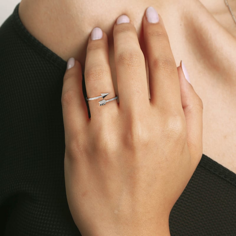 1/20ct TDW Diamond Arrow Wrap Fashion Ring in 10K Gold for Women