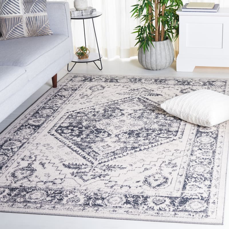 SAFAVIEH Odyssey Xenia Vintage Oriental Rug - 4' x 6' - Ivory/Grey