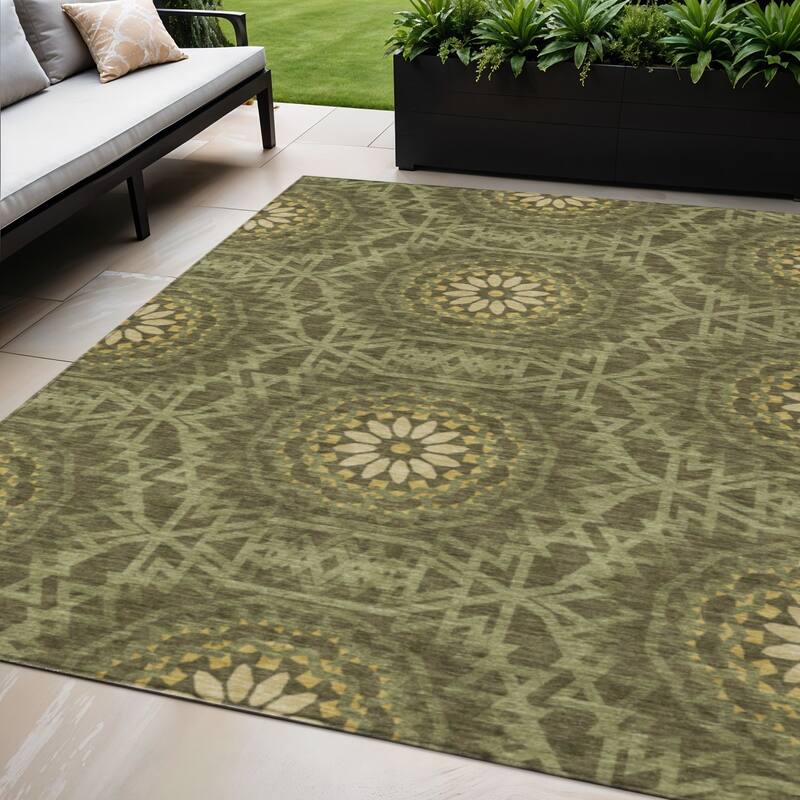 HomeRoots Floral Medallion Transitional Rectangle Outdoor Rug - 5' X 8'