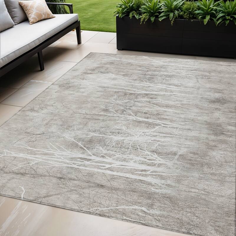 HomeRoots Floral Transitional Rectangle Outdoor Rug - 5' X 8'
