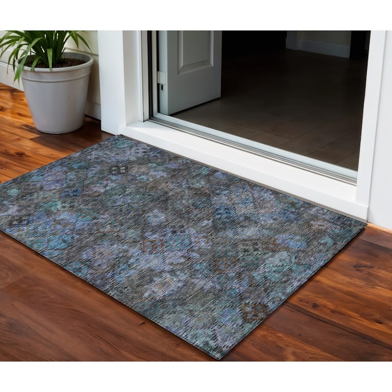 HomeRoots Floral Traditional Rectangle Outdoor Rug - 3' x 5'