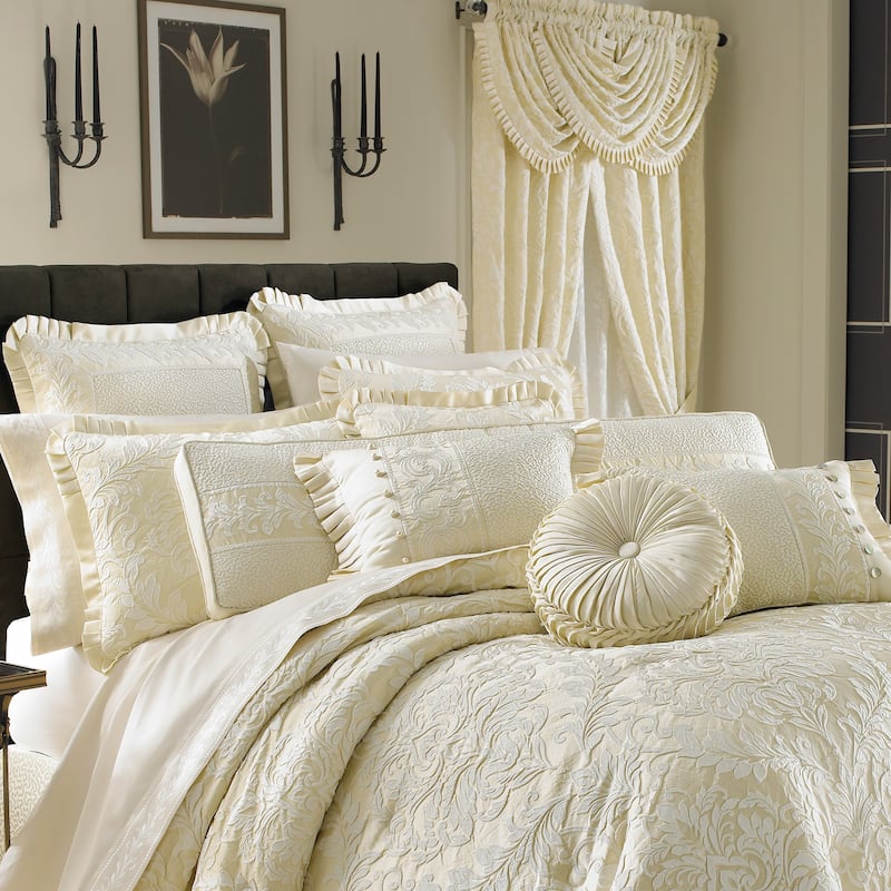 J. Queen New York Marquis Comforter Set