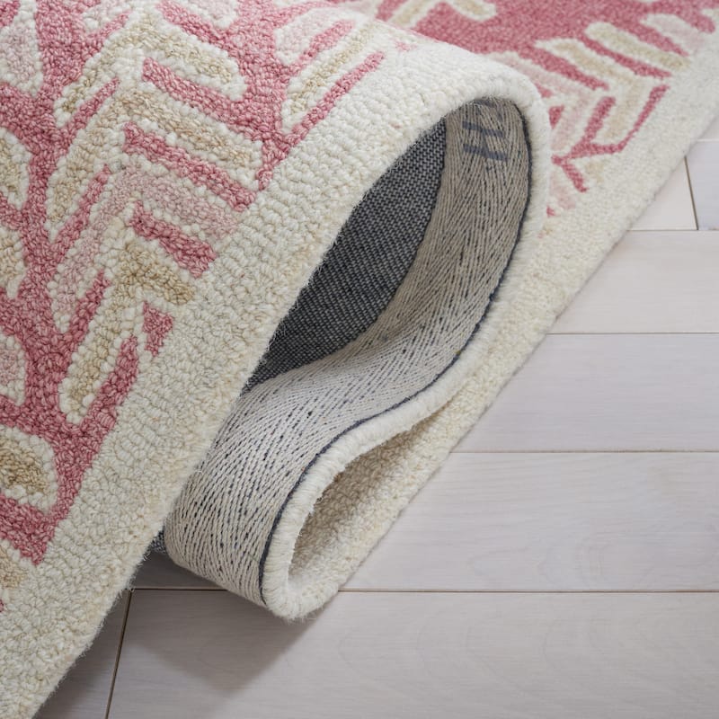 SAFAVIEH Handmade Capri Ilianka Wool Rug