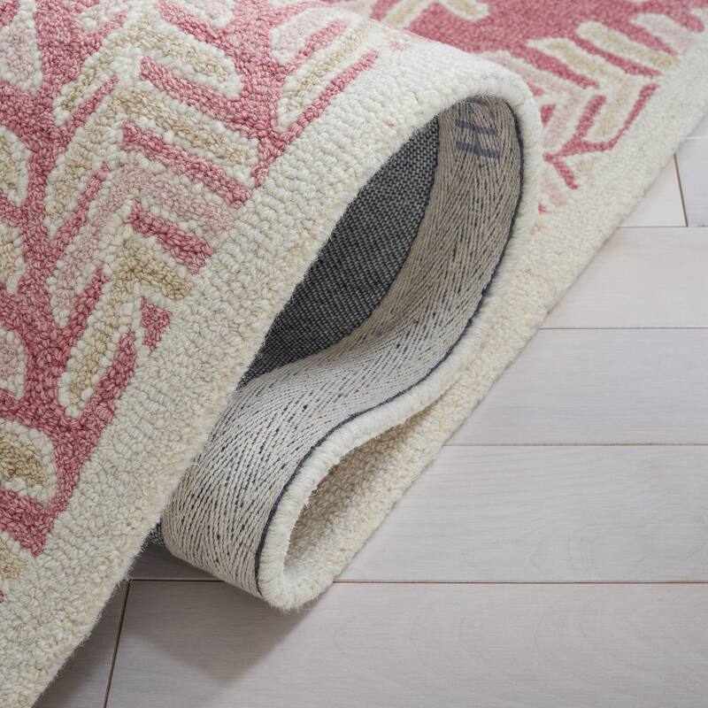 SAFAVIEH Handmade Capri Ilianka Wool Rug