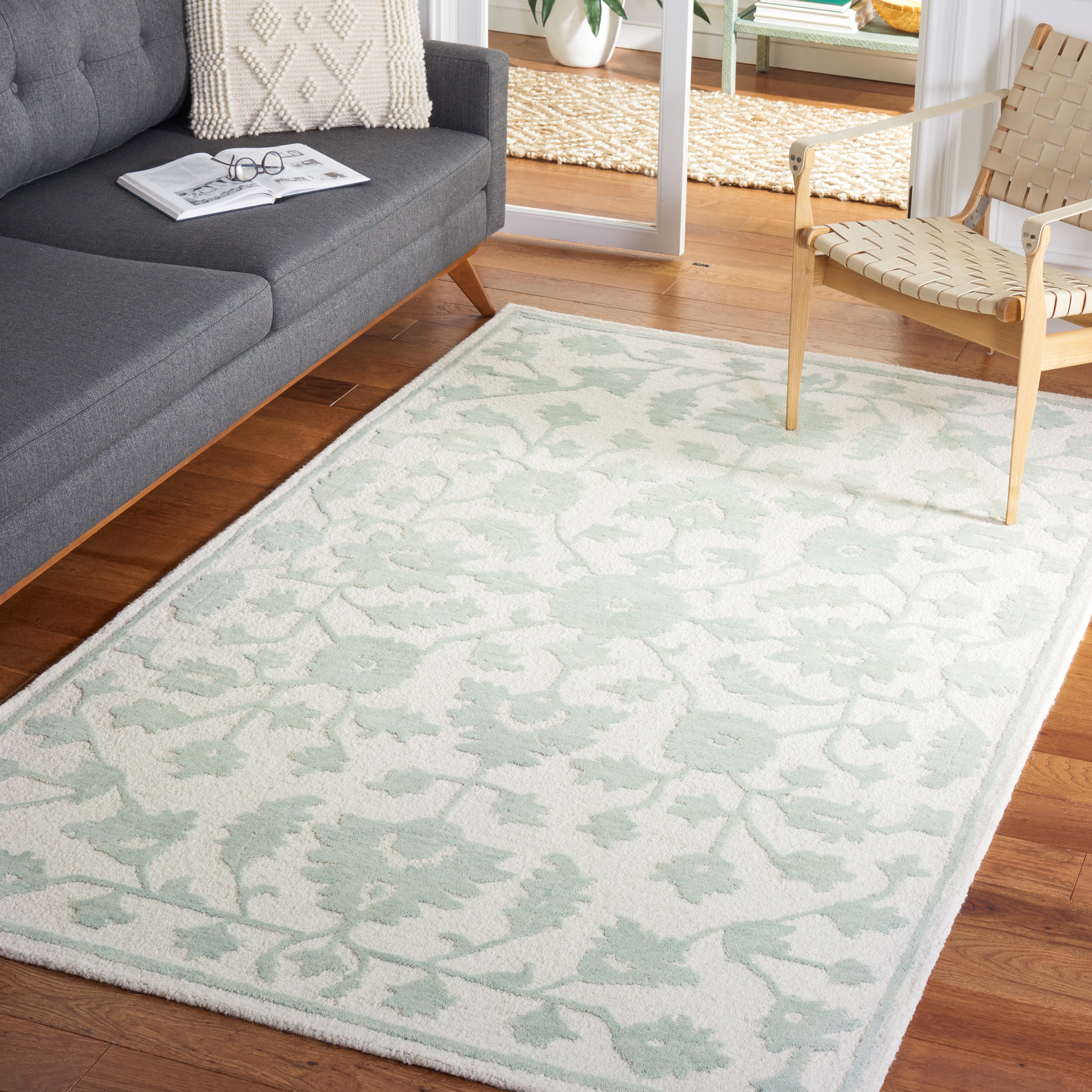 SAFAVIEH Handmade Metro Vasatha French Country Wool Rug