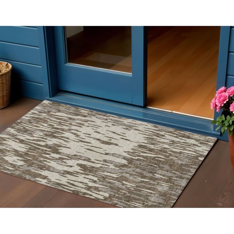 HomeRoots Abstract Transitional Rectangle Outdoor Rug - 3' x 5'