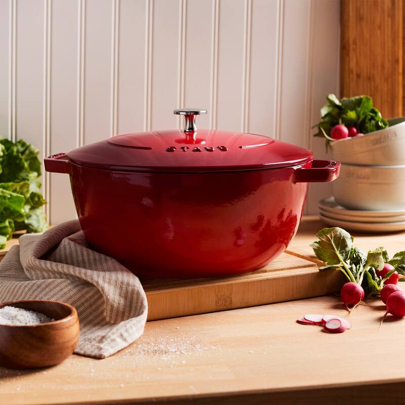 Staub Cast Iron Essential French Oven, Dutch Oven, 5-quart, serves 5-6, Made in France - 5-qt