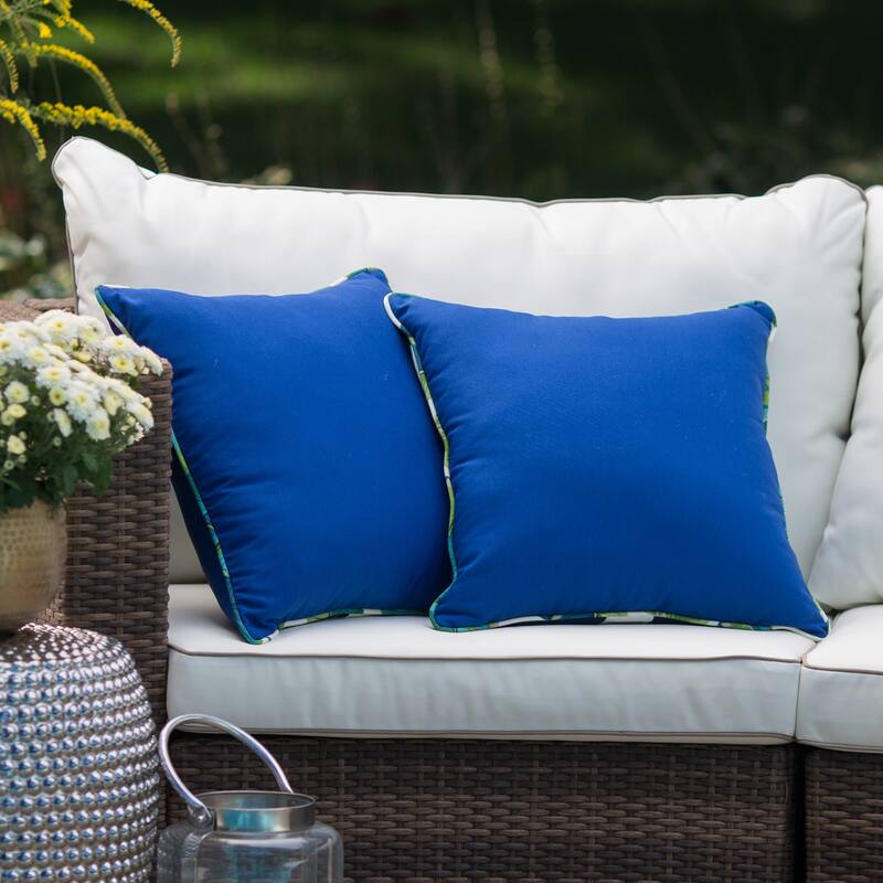 Curious Birds 17-inch Outdoor Throw Pillow (Set of 2) - 17x17