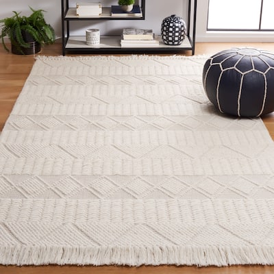 SAFAVIEH Handmade Natura Marinka Rustic Boho Fringe Wool Rug