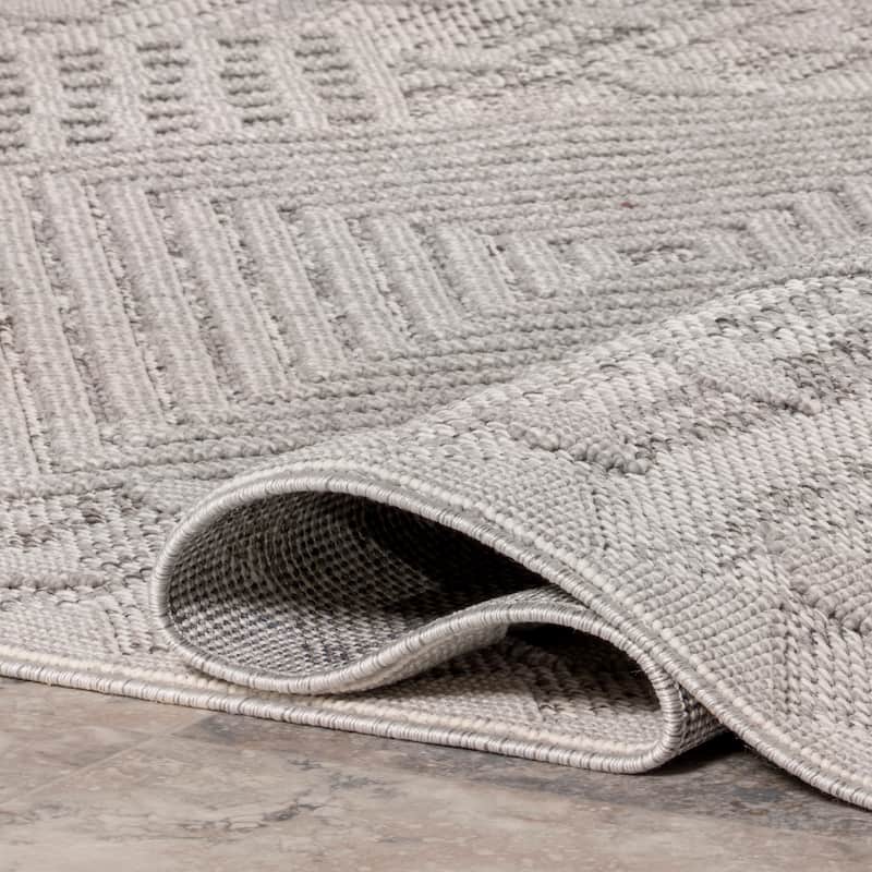 Nuloom Mindi Bold Geometric Indoor/Outdoor Area Rug