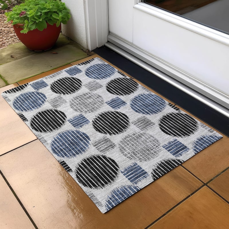 Machine Washable Indoor/ Outdoor Chantille Contemporary Dotty Rug - Gray - 1'8" x 2'6"