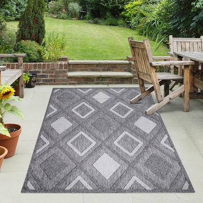 Superior Geometric Diamond Lattice Indoor Outdoor Area Rug