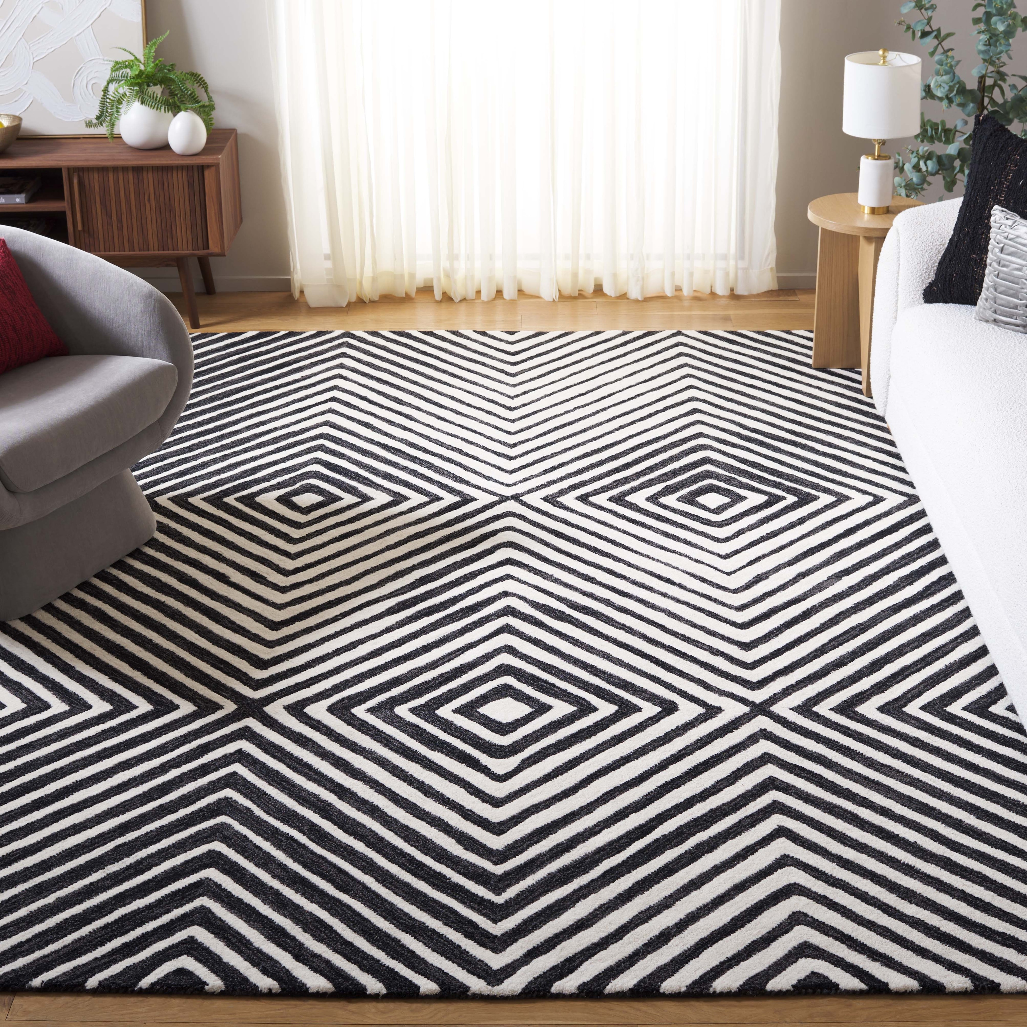 SAFAVIEH Handmade Ebony Nataliea Modern Wool Rug