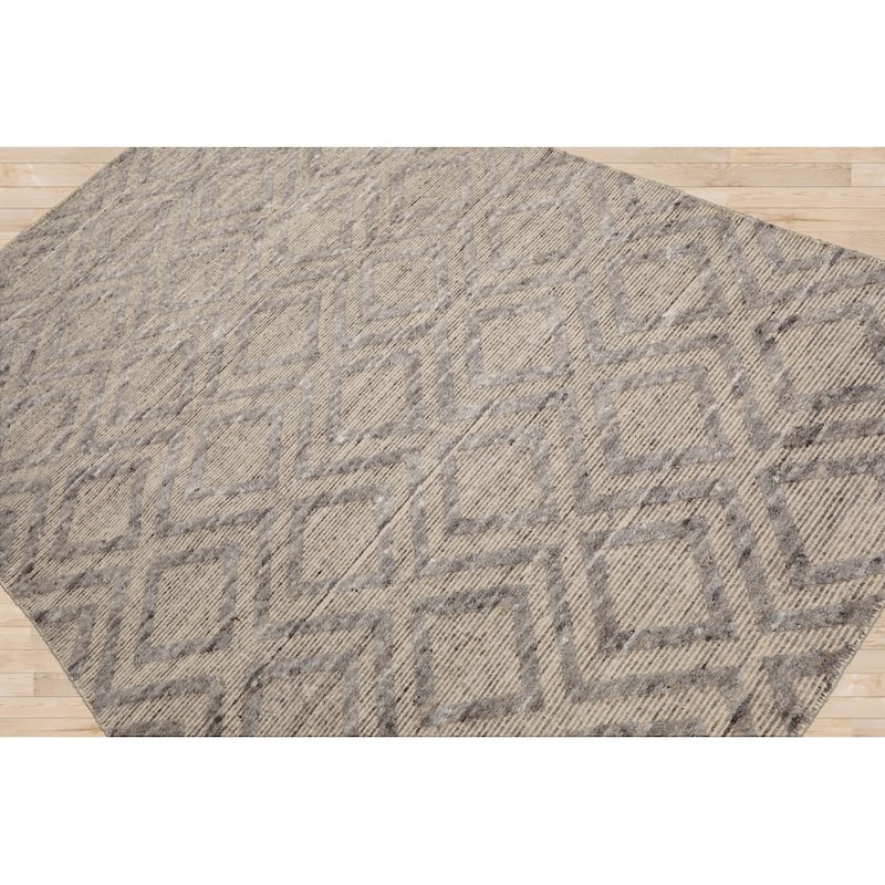 LoomBloom Hand Knotted Wool Rug in Oriental Design and Beige Area Rug - 5' 3'' x 7' 7''
