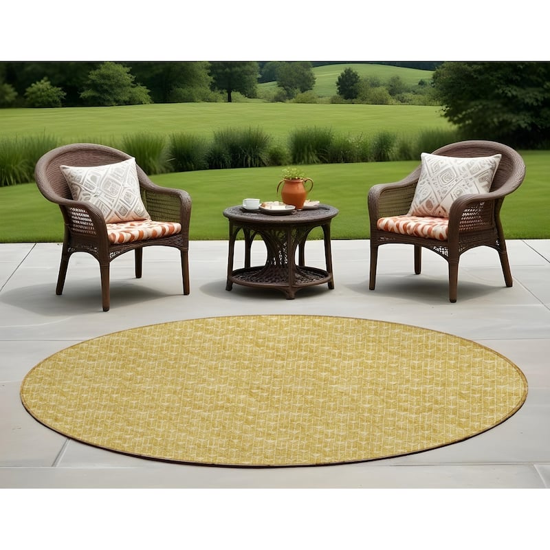 Beve Sleek Geometric Weather Resistant Classic Meets Modern Outdoor Rug - 8' Round - Gold
