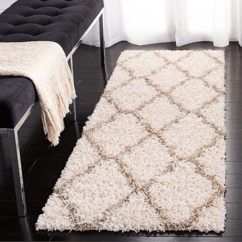 SAFAVIEH Dallas Shag Hacer Trellis 1.5-inch Thick Rug - 2'2" x  6' - Ivory/Beige - Runner/Rectangle