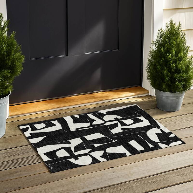 Machine Washable Indoor/ Outdoor Modern Creede Chantille Rug - Black - 1'8" x 2'6"