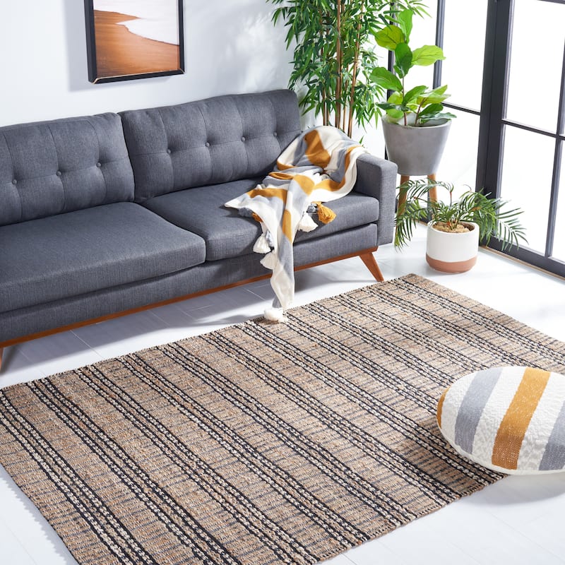 SAFAVIEH Handmade Natural Fiber Marharita Geometric Seagrass Rug - 5' x 8' - Black/Natural