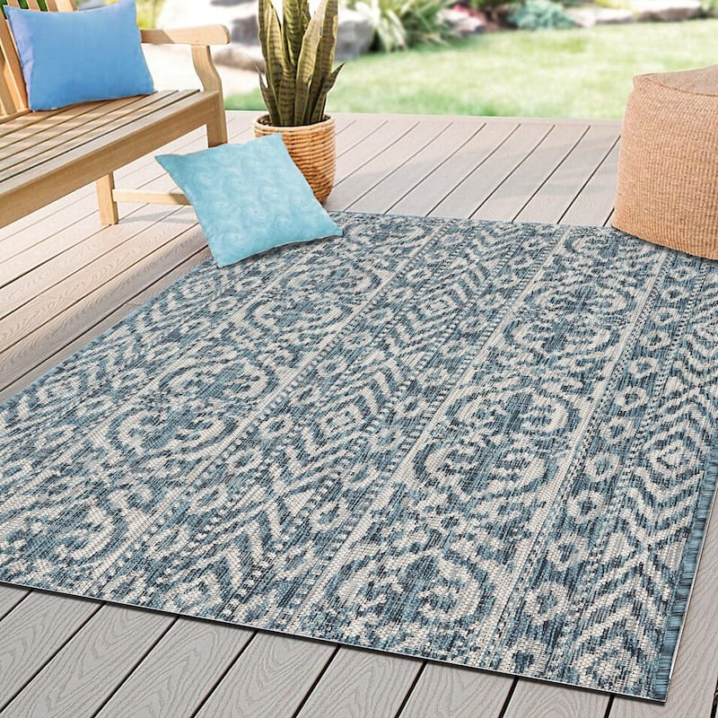Sevita Entwined Geometric Indoor/Outdoor Accent Rug