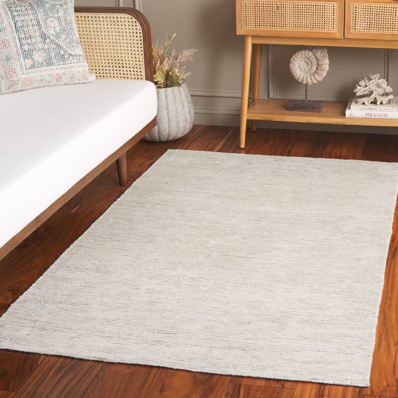 SAFAVIEH Handmade Soho Gorana Wool & Viscose Rug - Grey - 4' x 6'