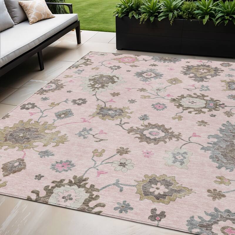 HomeRoots Floral Traditional Rectangle Outdoor Rug - 5' X 8'