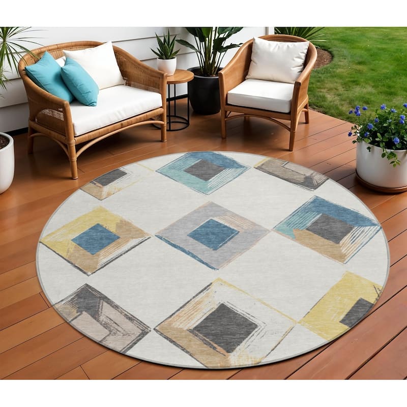 HomeRoots Geometric Transitional Rectangle Outdoor Rug - 8' Round