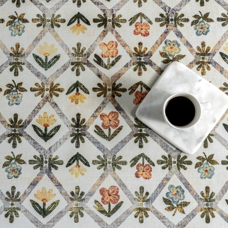 Nuloom Erina Floral Washable Area Rug