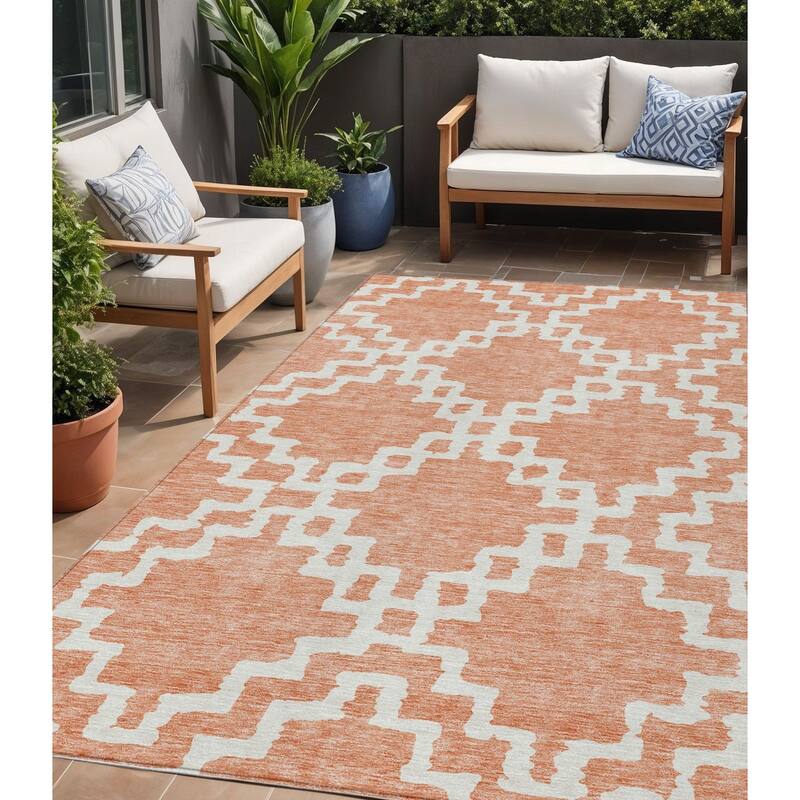 HomeRoots Geometric Transitional Rectangle Outdoor Rug - 5' X 8'