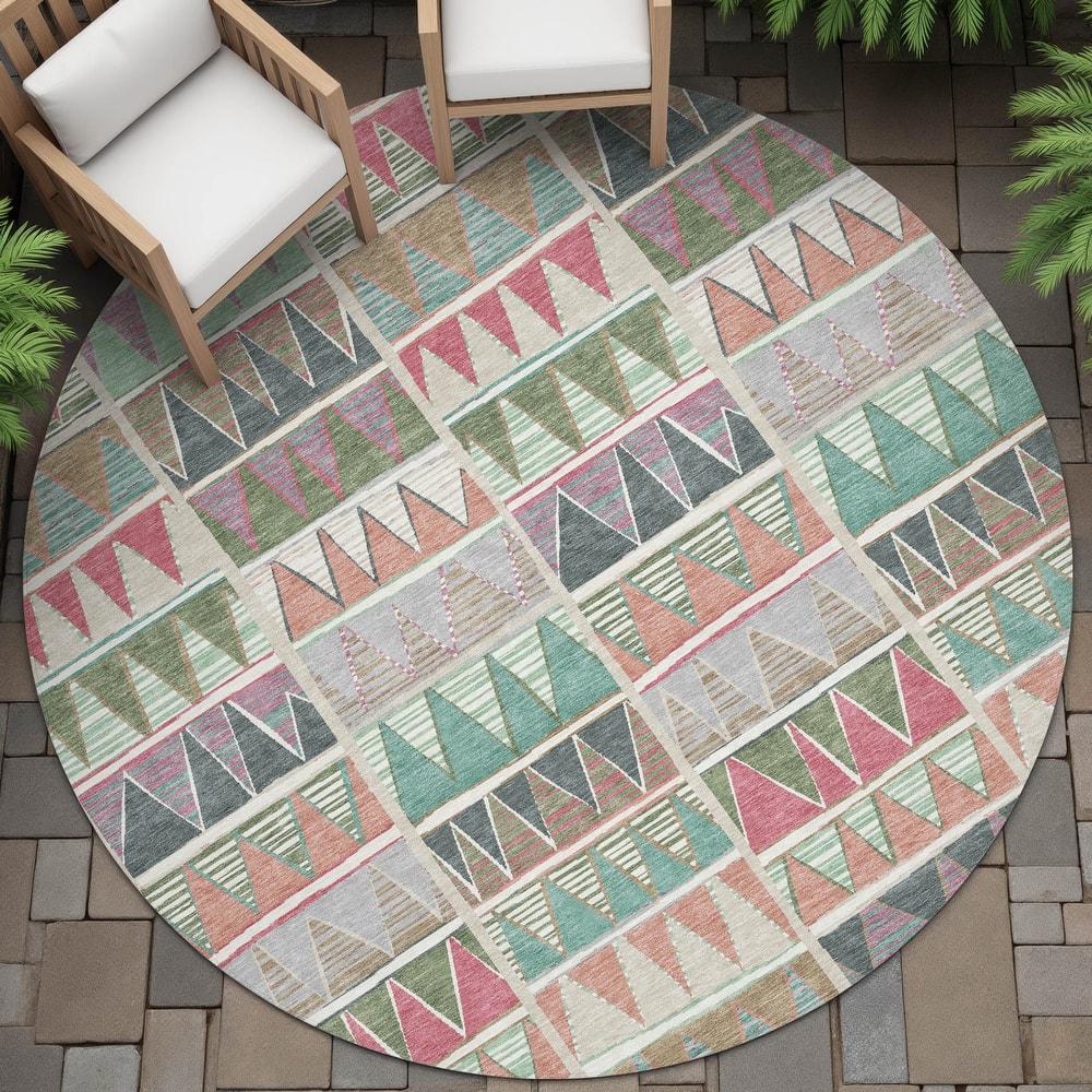 Machine Washable Indoor/Outdoor Casual Pennant Chantille Rug