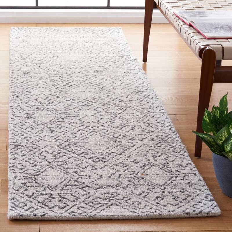 SAFAVIEH Handmade Casablanca Iqrame Rustic Wool Rug - 2'3" x 8' Runner - Ivory/Black