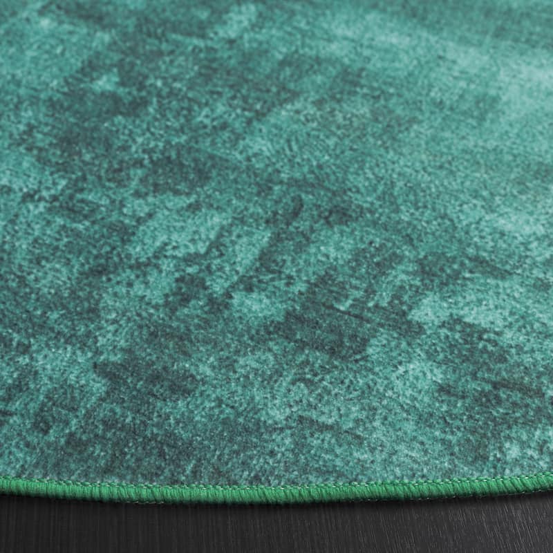 SAFAVIEH Santa Tzezka Monica Machine Washable Slip Resistant Rug