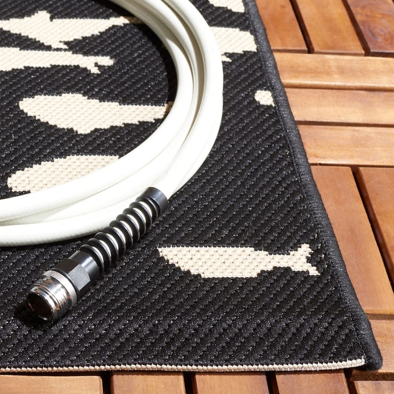 SAFAVIEH Courtyard Snaebjorg Transitional Rug