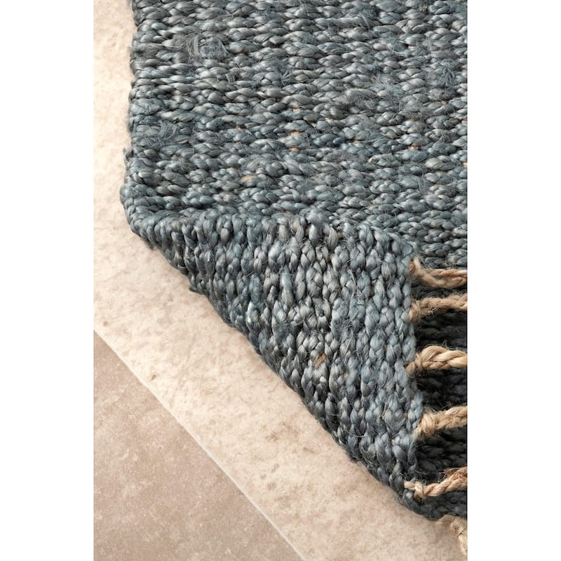 Nuloom Handmade Benavides Tassel Area Rug