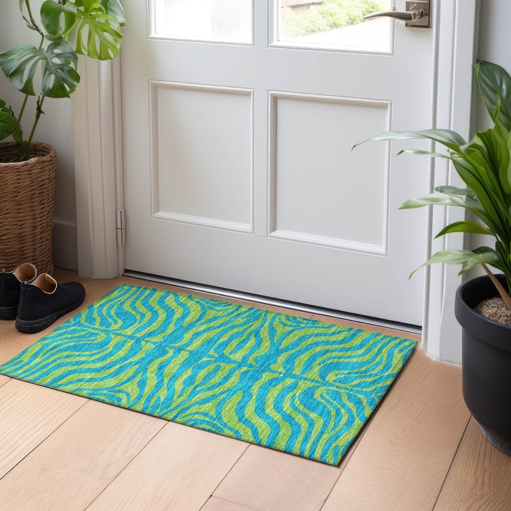 Machine Washable Indoor/ Outdoor Modern Animal Print Chantille Rug