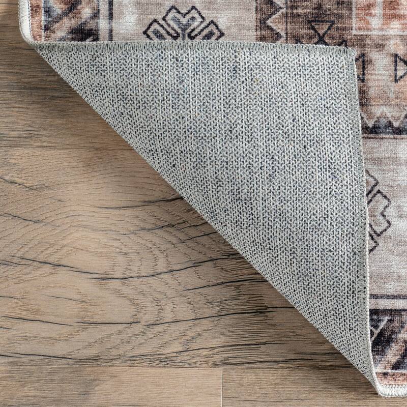 Nuloom Evelina Traditional SplashGuard Machine Washable Area Rug