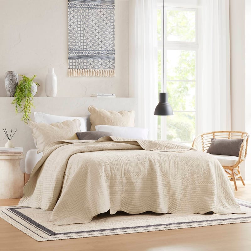 Madison Park Marino 3 Piece Reversible Scalloped Edge Quilt Set