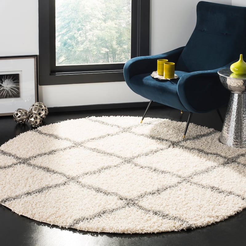 SAFAVIEH Dallas Shag Hacer Trellis 1.5-inch Thick Rug - 6'  x  6' - Ivory/Grey - Runner/Round